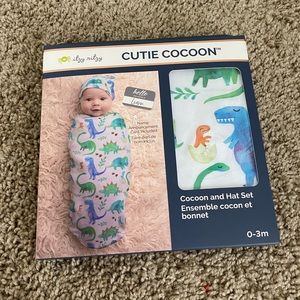 Itzy Ritzy Dinosaur Baby Cocoon and Hat set 0-3 months